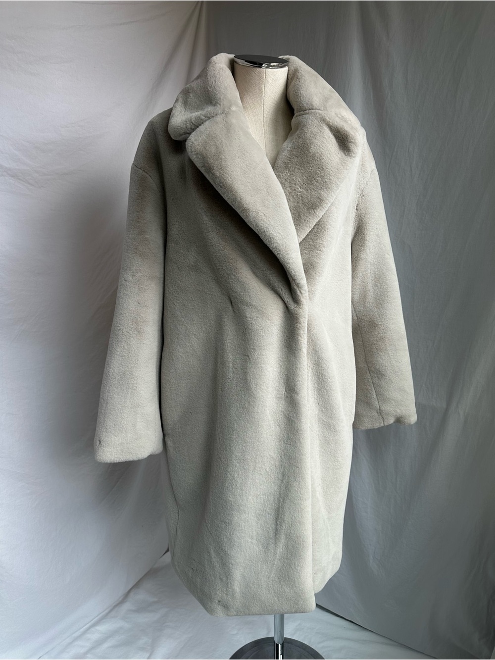 H&M Oversized Light Taupe Plush Faux Fur Teddy Coat — XS